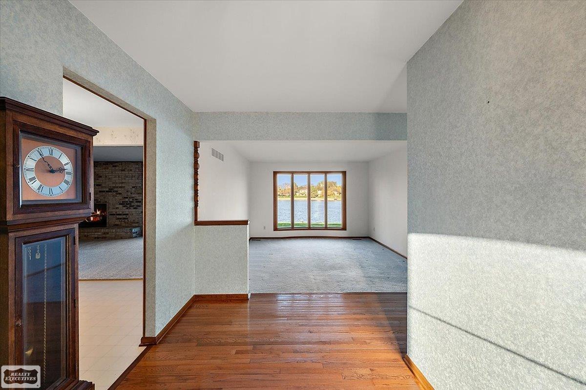 14315 Lakeshore Drive
