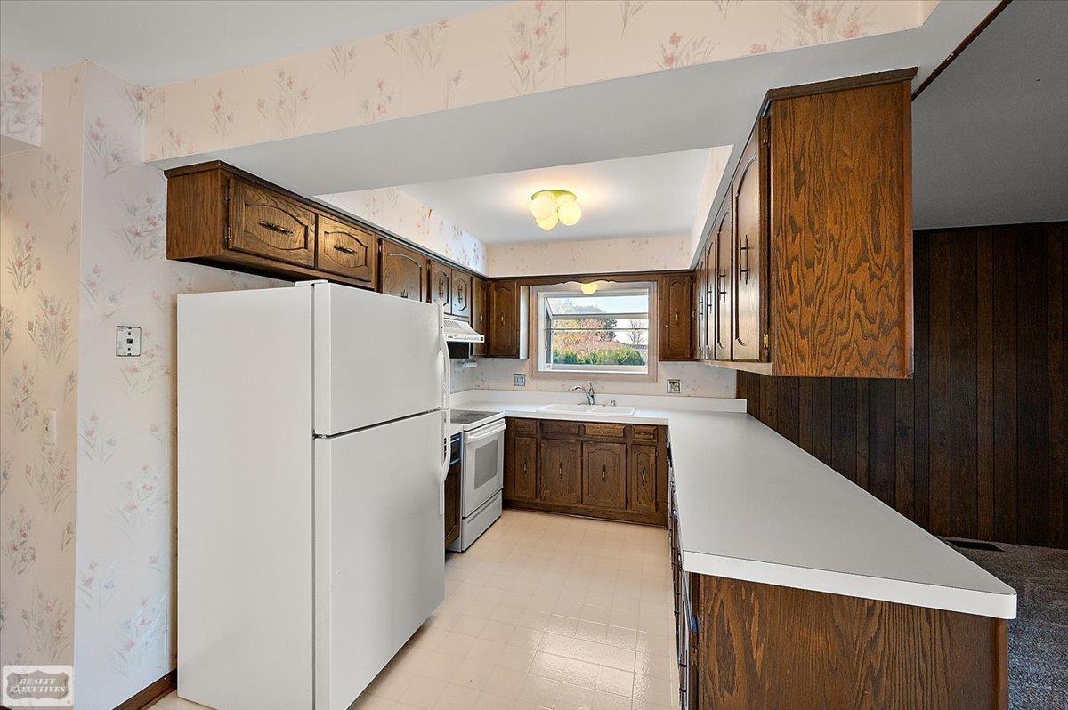 14315 Lakeshore Drive
