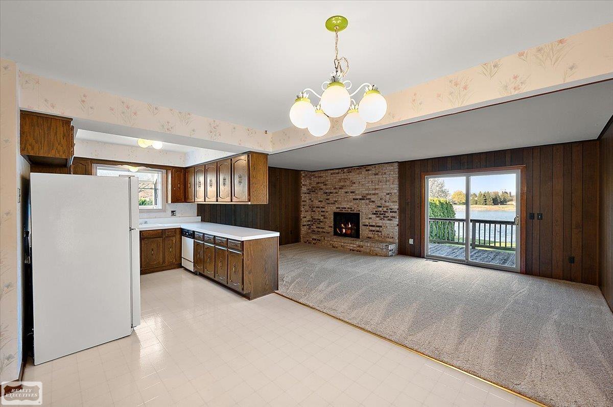 14315 Lakeshore Drive