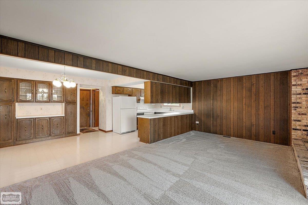 14315 Lakeshore Drive