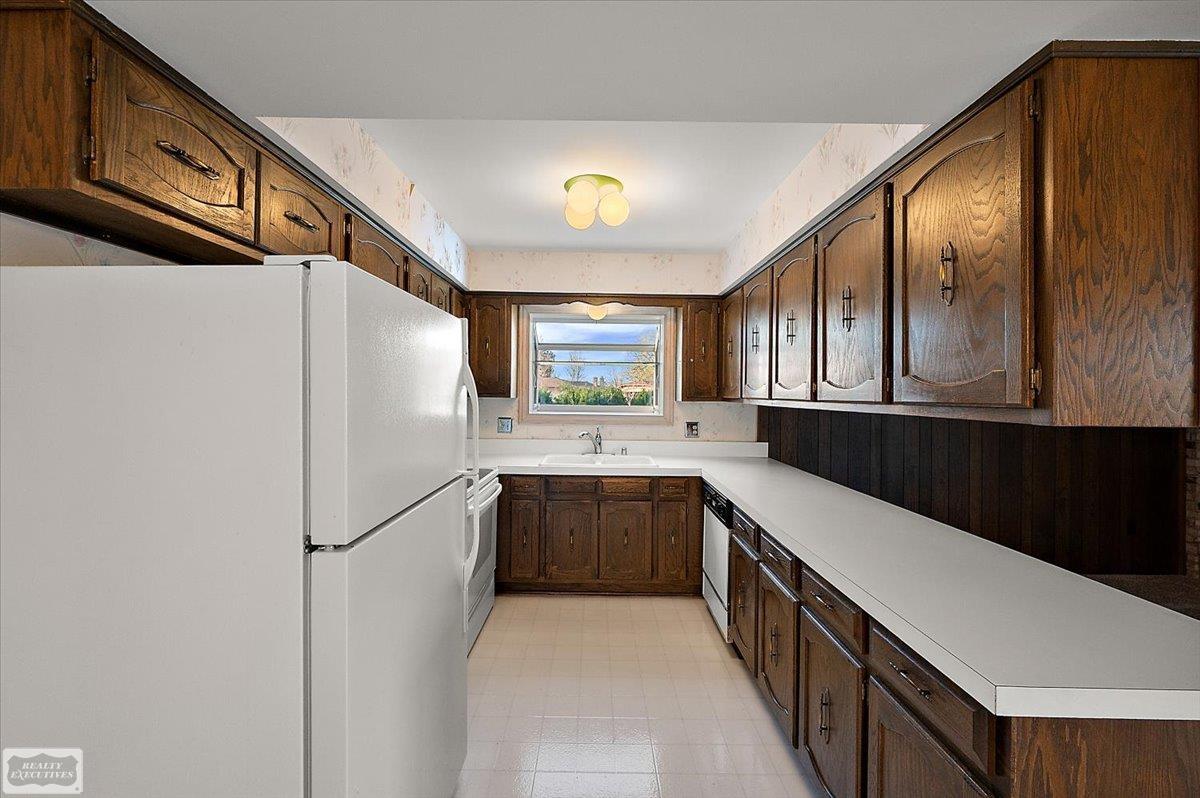 14315 Lakeshore Drive