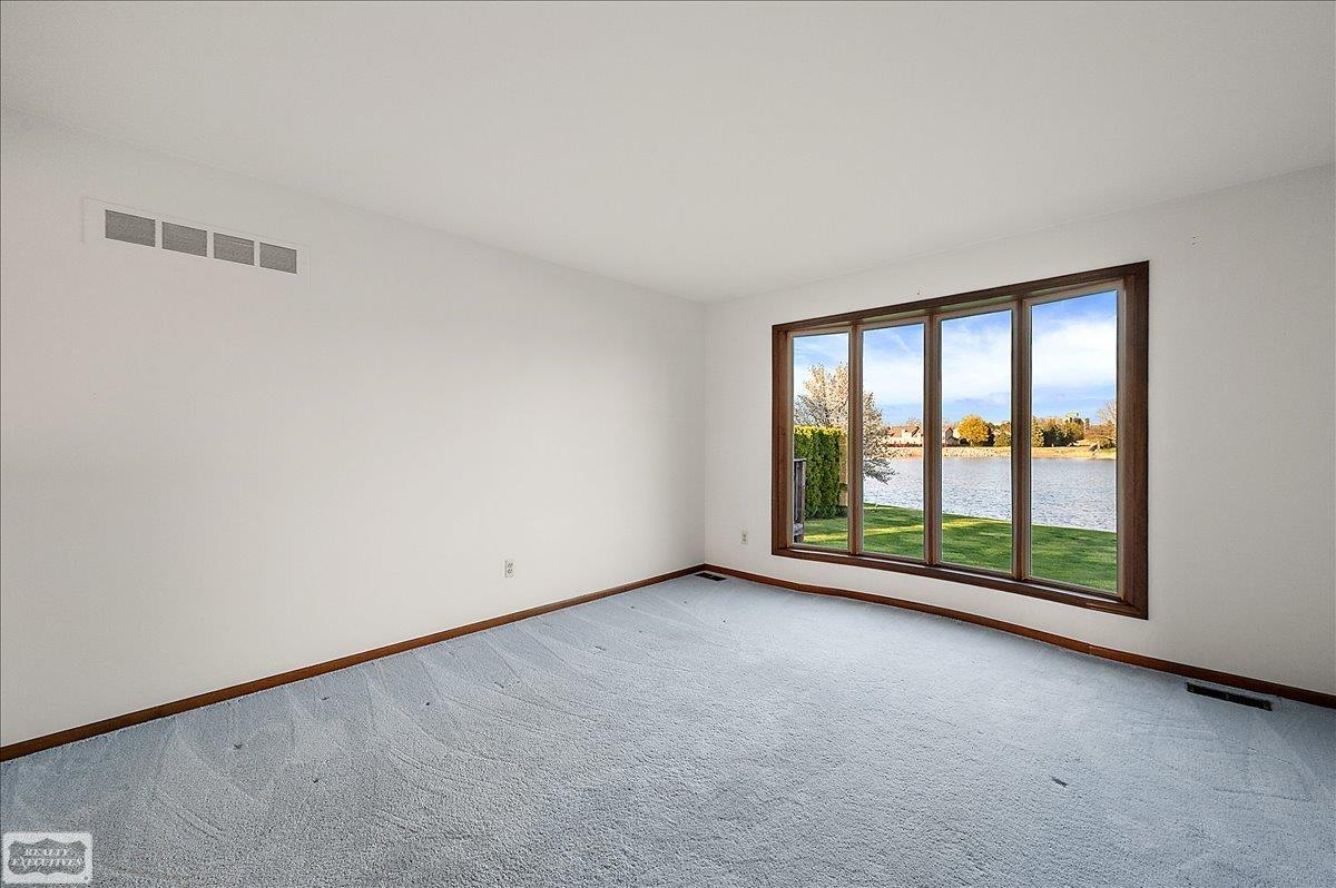 14315 Lakeshore Drive