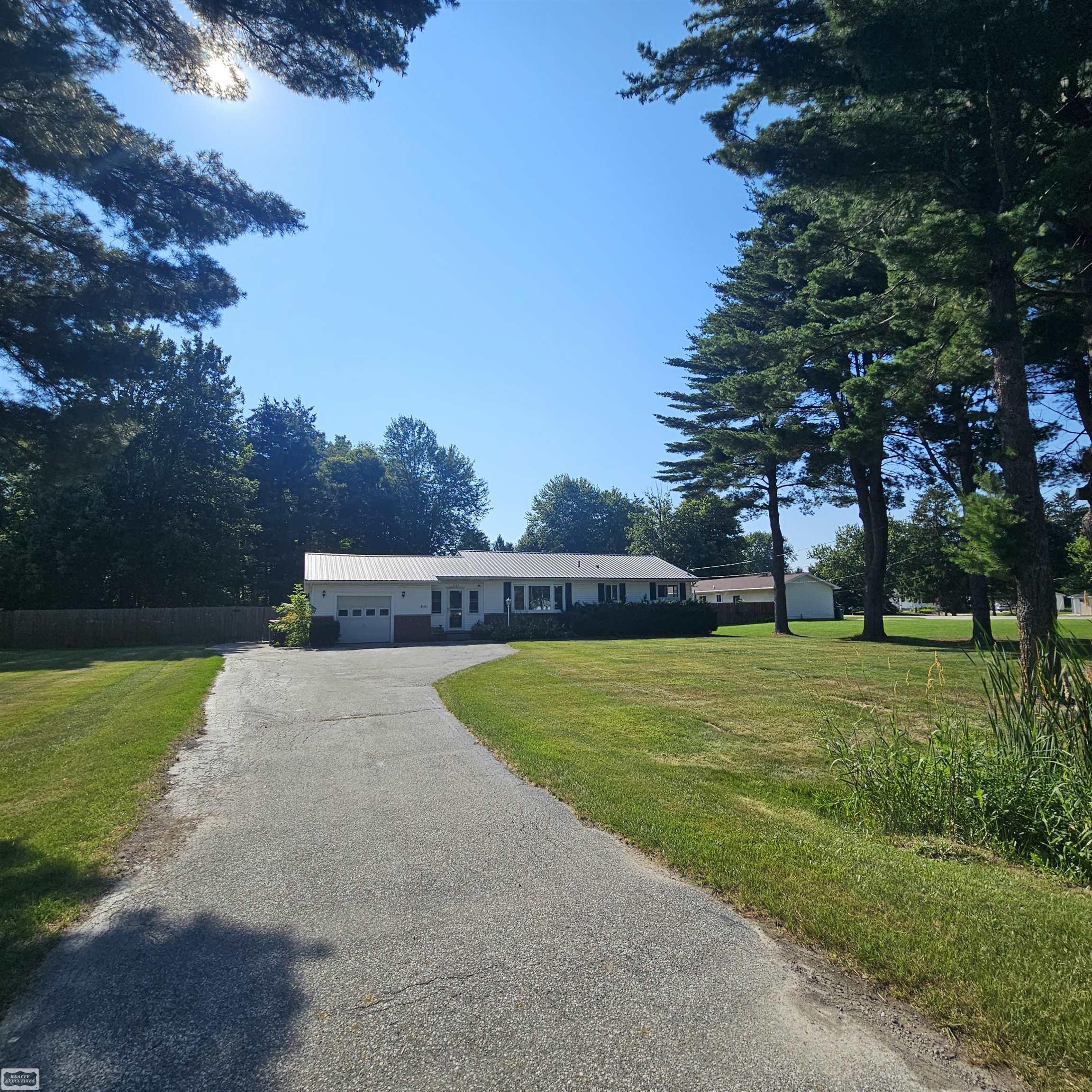 3177 Beach RD