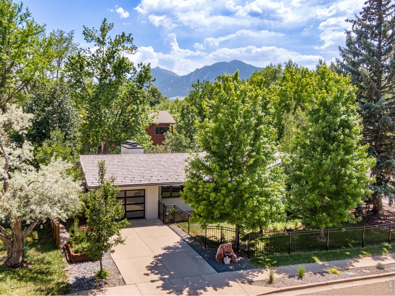 2610 Lloyd Cir