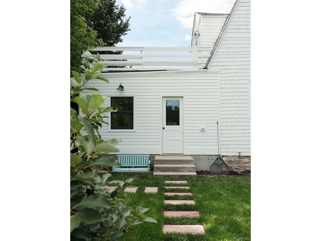 653 Dewey Ave