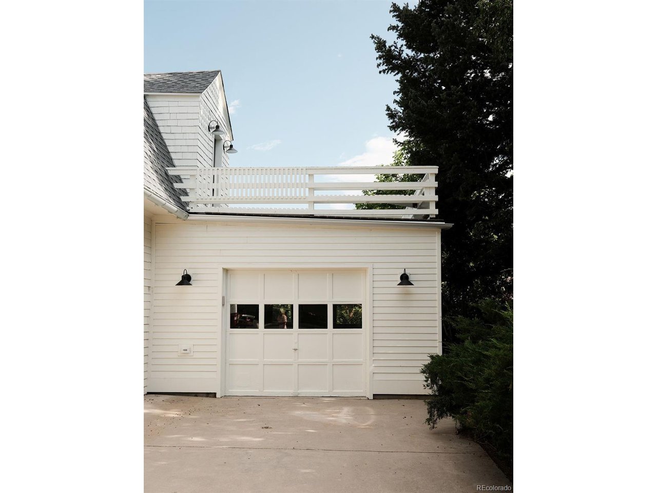 653 Dewey Ave