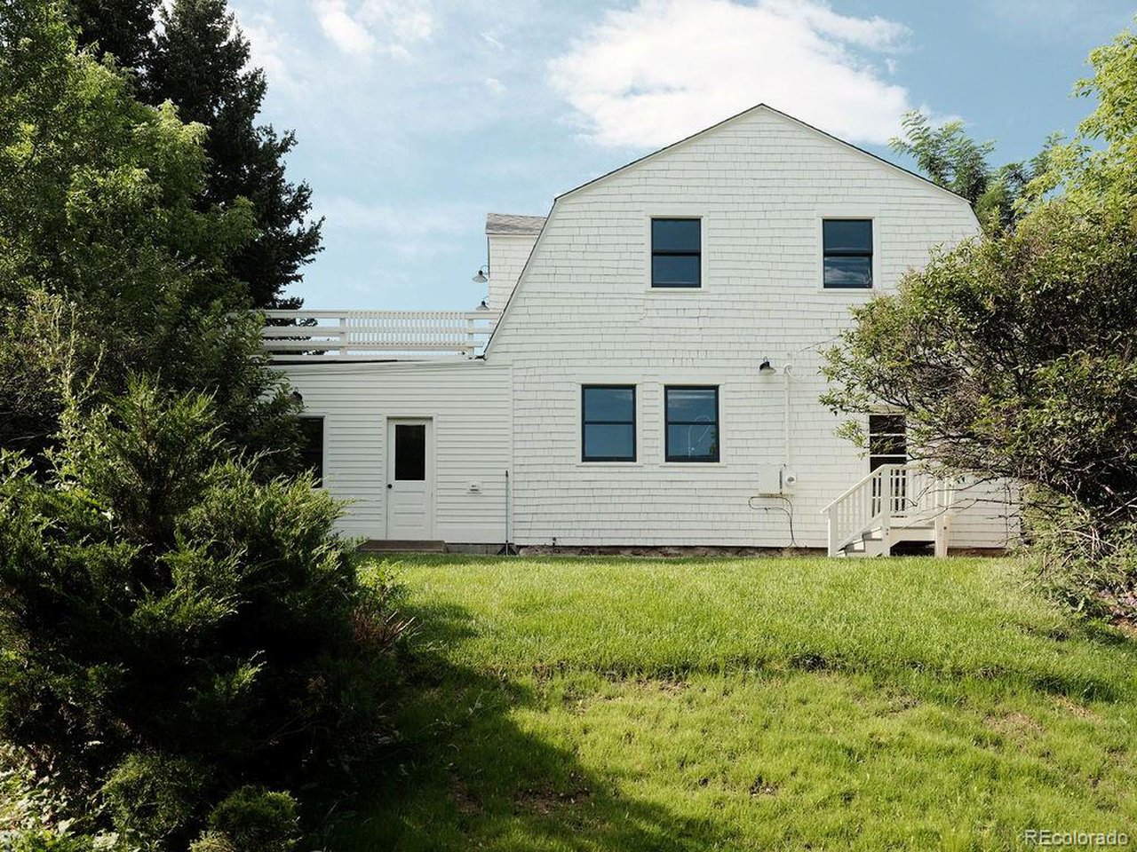 653 Dewey Ave
