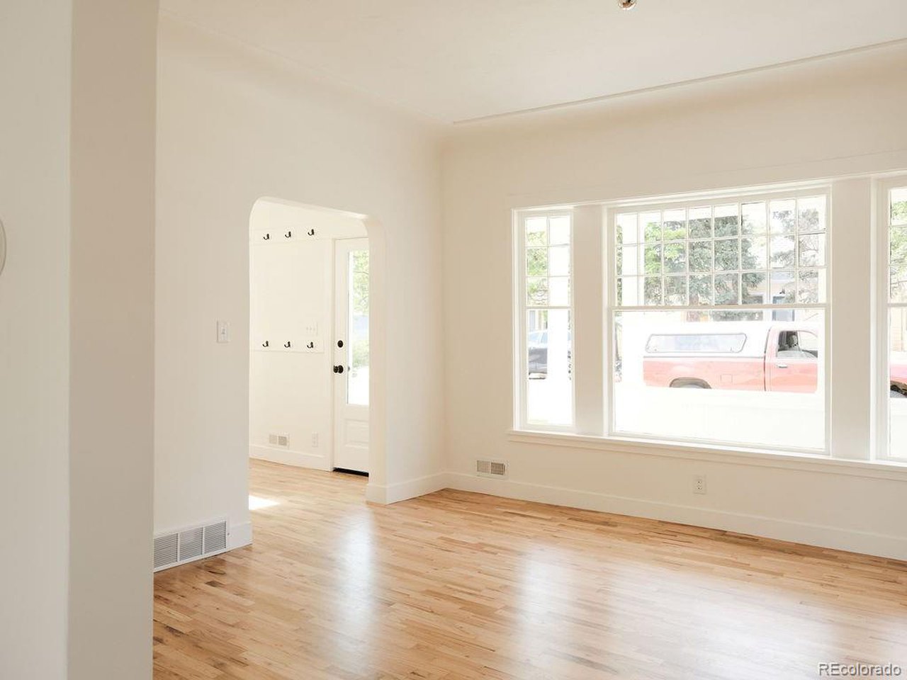 653 Dewey Ave