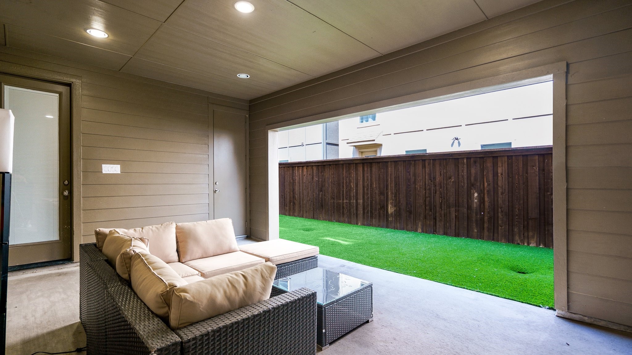 2512 Carolwood Lane
