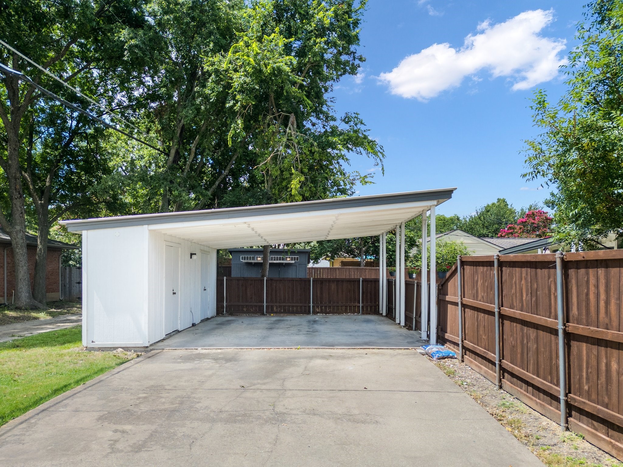 401 S Weatherred Drive