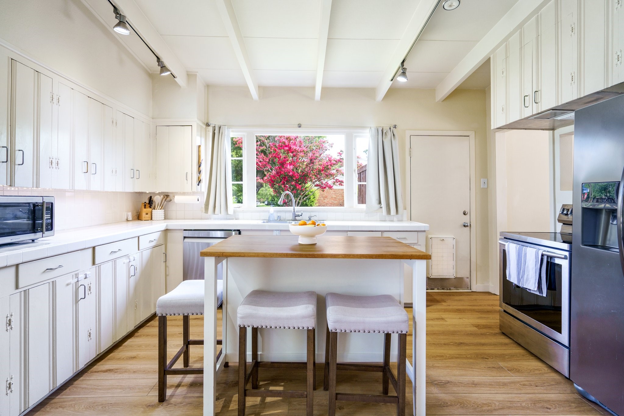 401 S Weatherred Drive