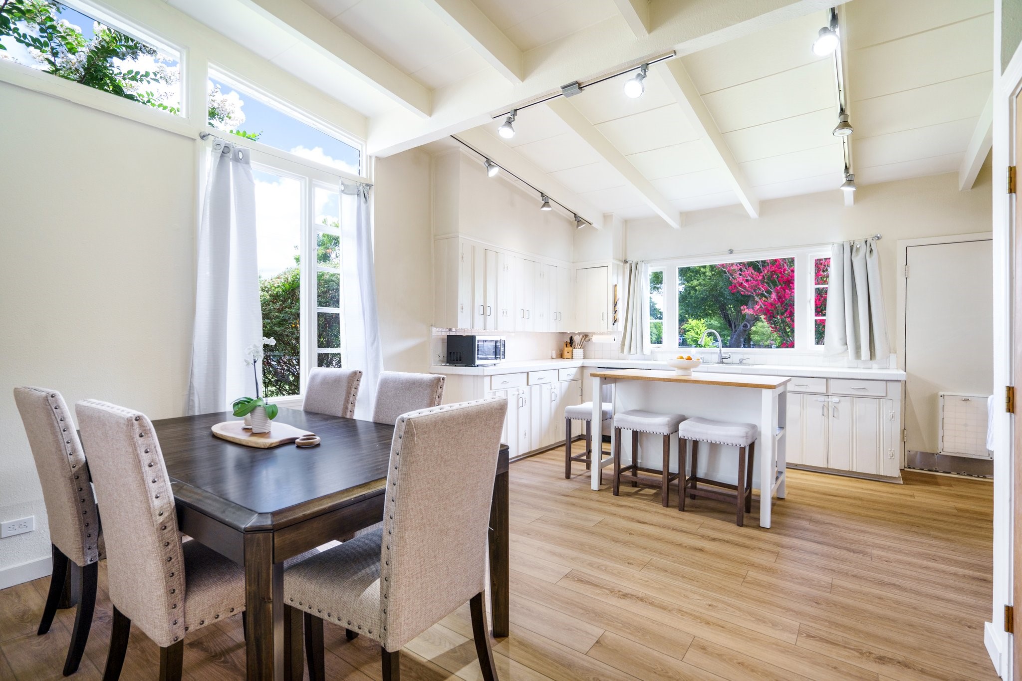 401 S Weatherred Drive