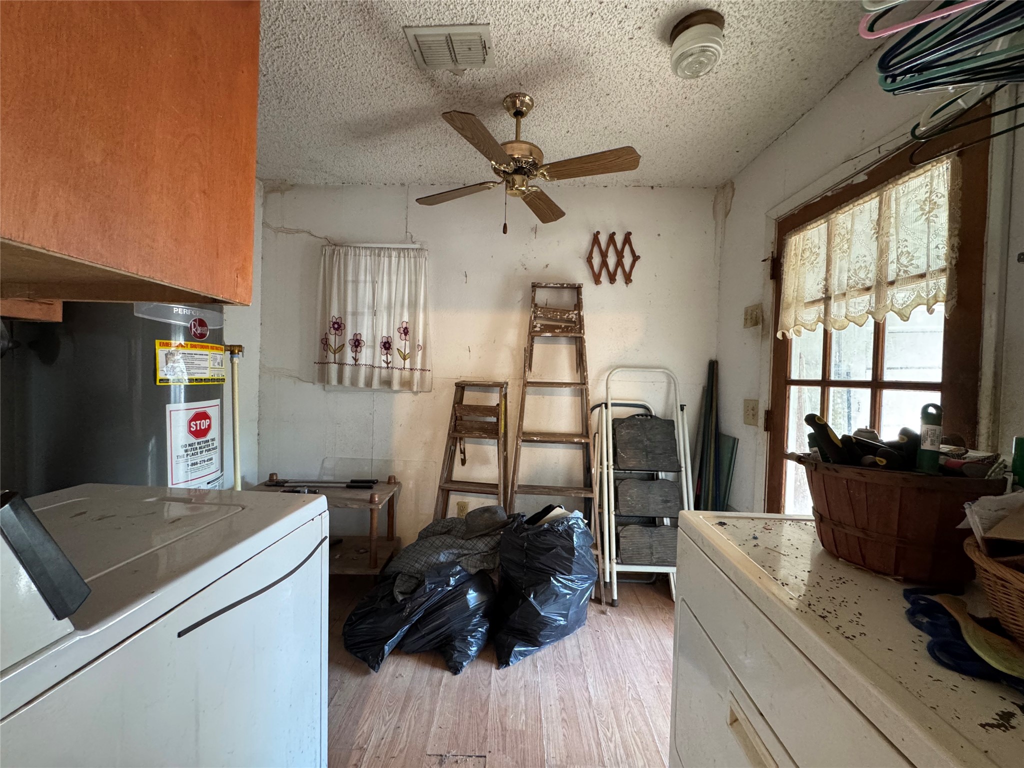 1009 W Erwin Avenue