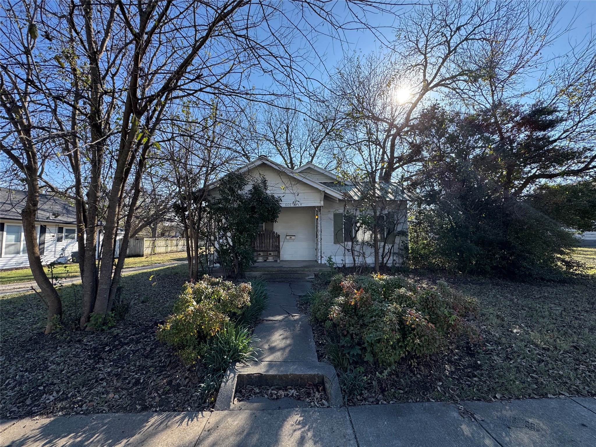 1009 W Erwin Avenue