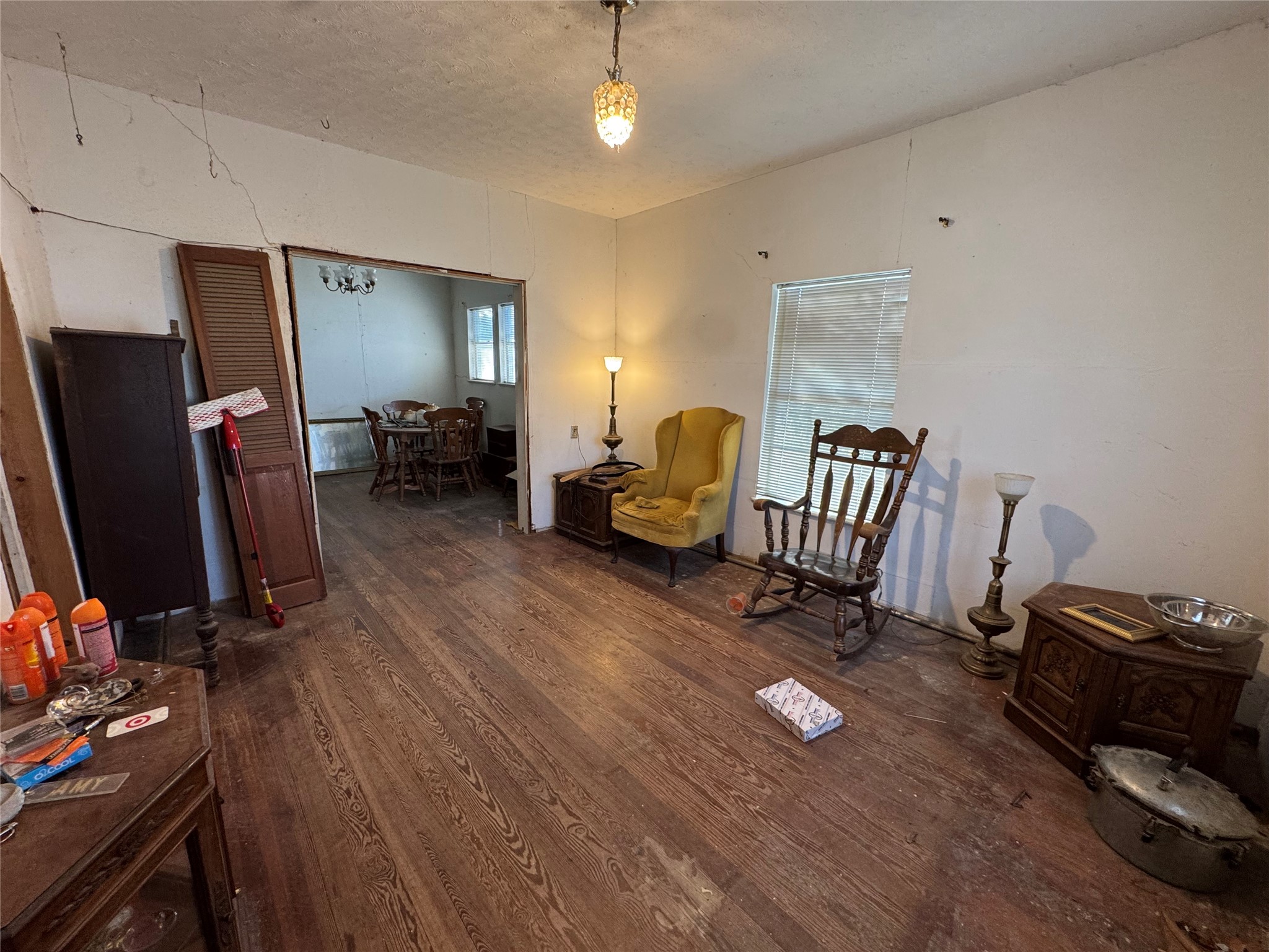 1009 W Erwin Avenue
