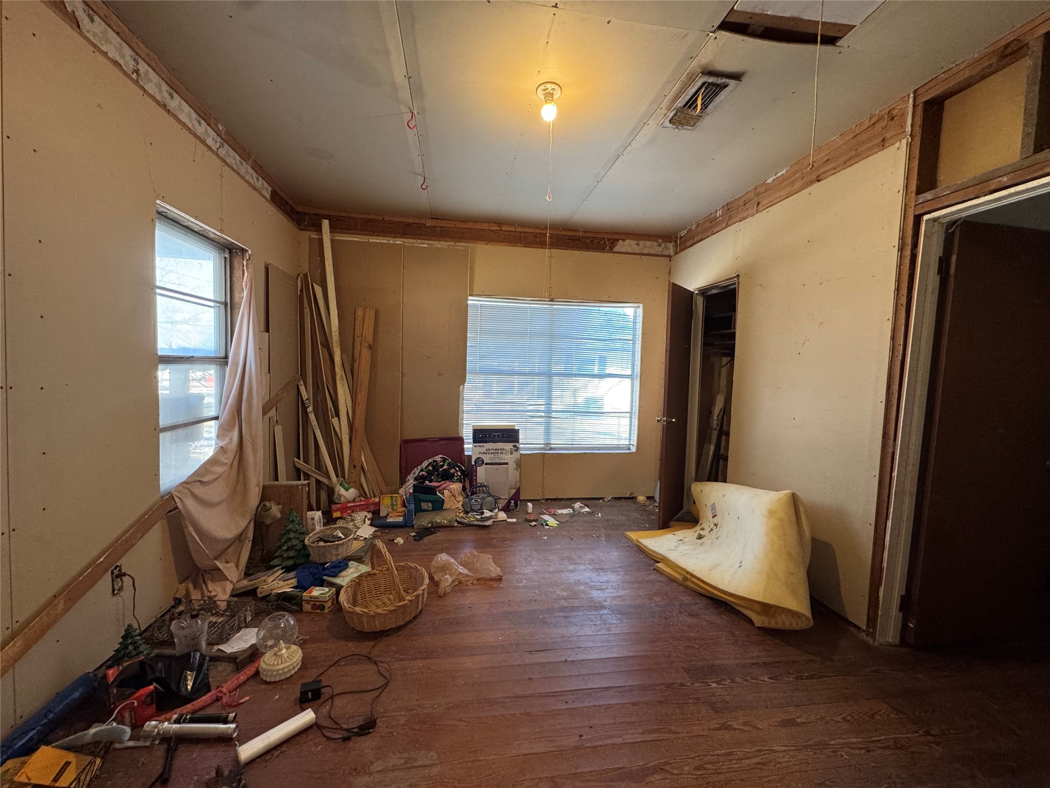1009 W Erwin Avenue