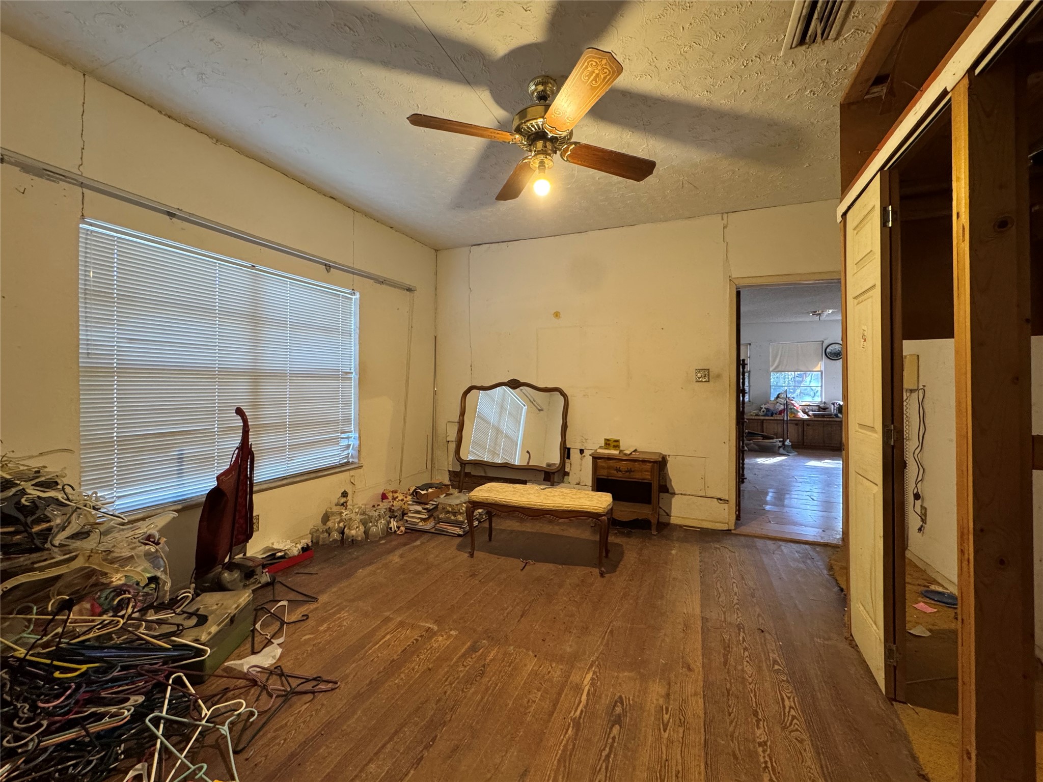 1009 W Erwin Avenue