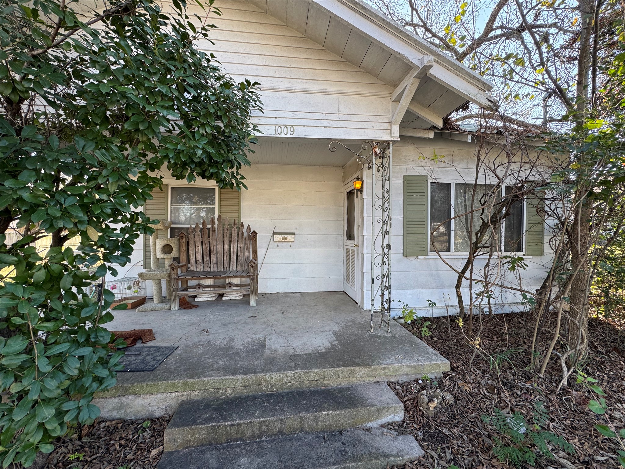 1009 W Erwin Avenue