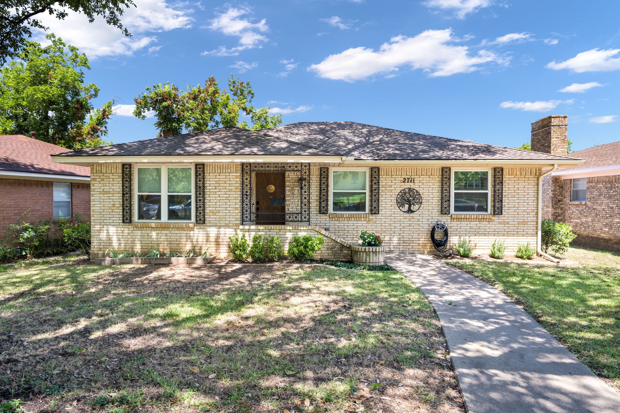 2711 Alco Avenue
