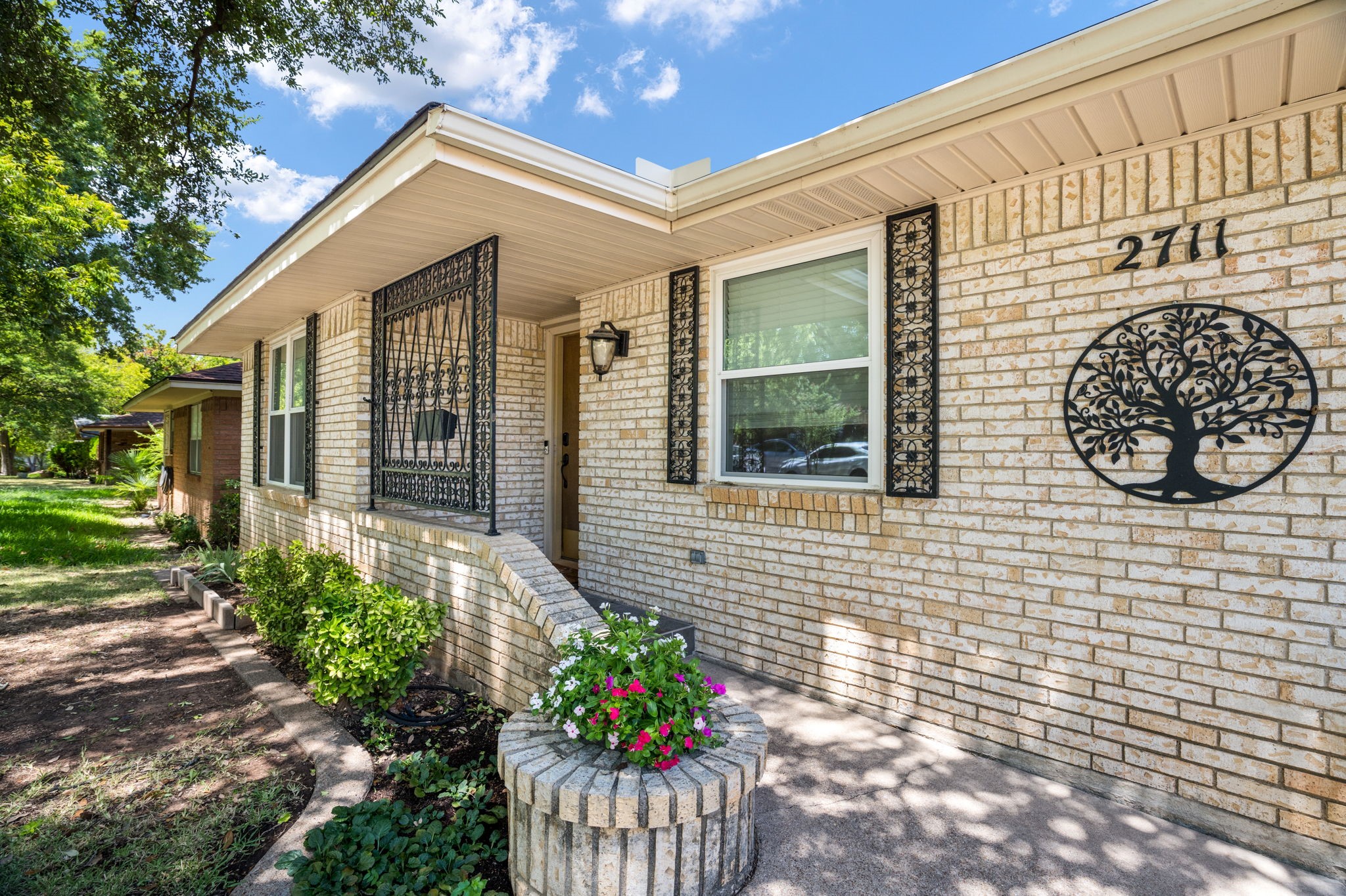 2711 Alco Avenue