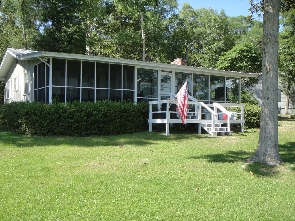 870 Lake Front Dr