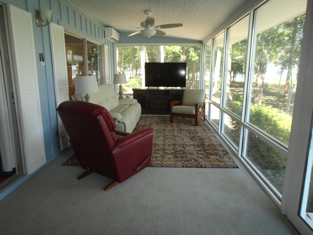 870 Lake Front Dr