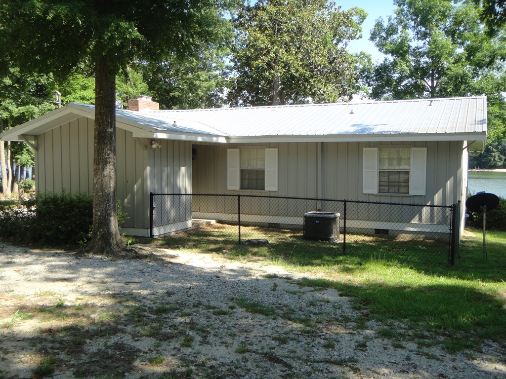870 Lake Front Dr