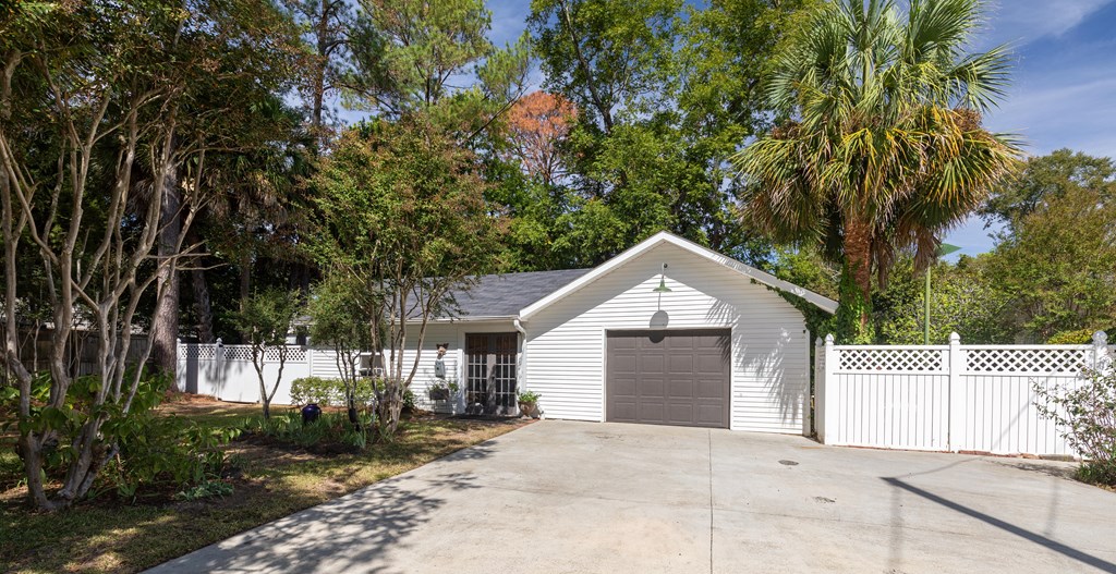 104 Holly Lane