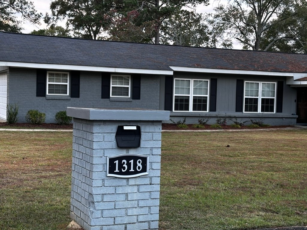 1318 Stanford