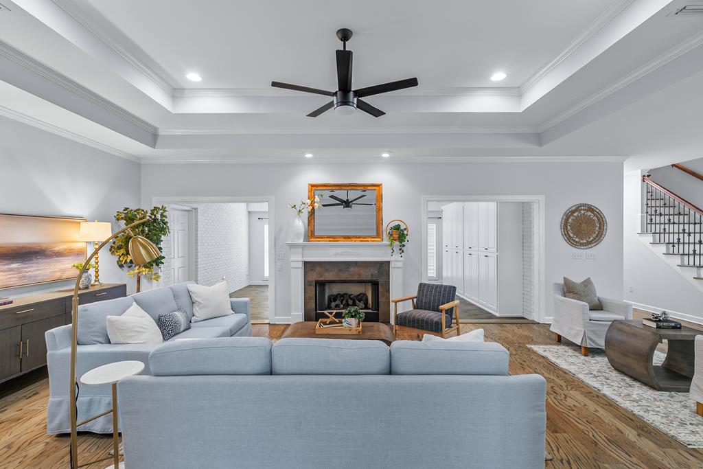 401 Gladstone Way