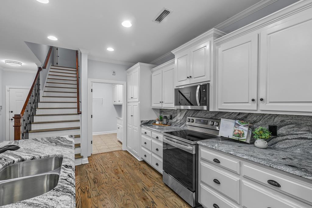 401 Gladstone Way