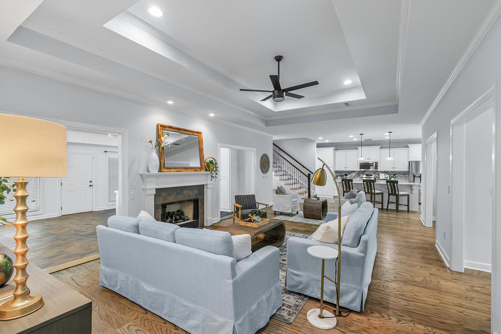 401 Gladstone Way
