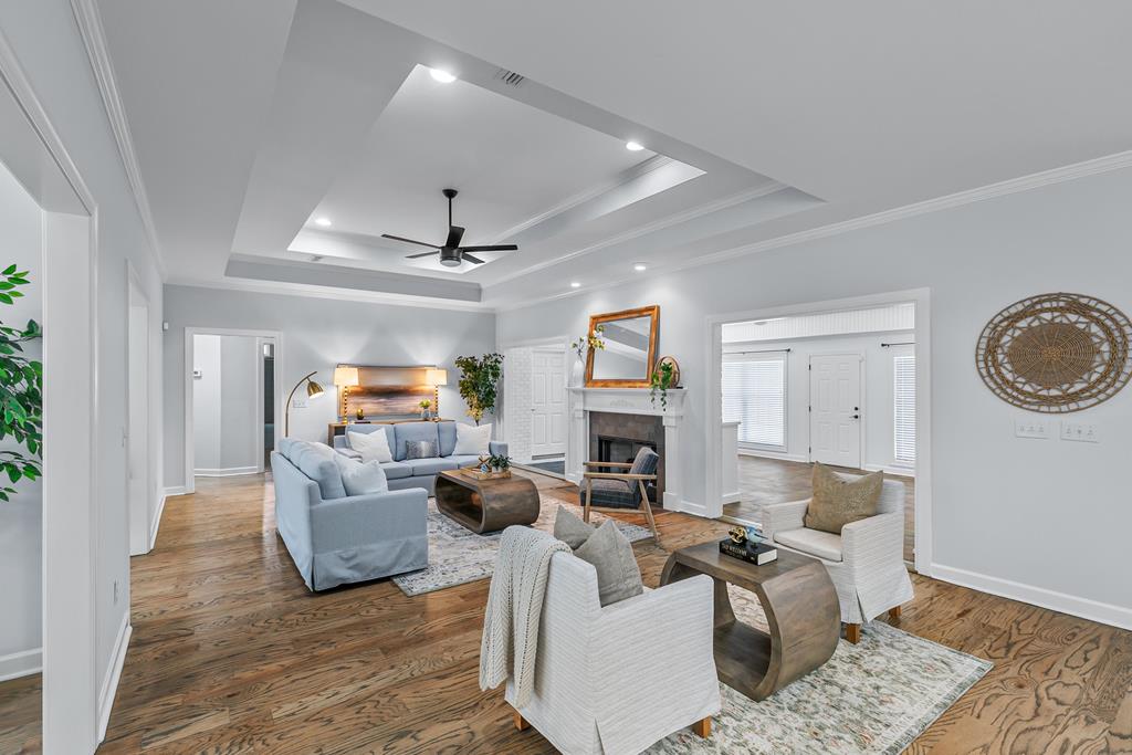 401 Gladstone Way