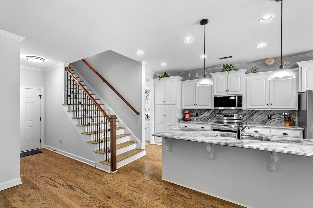 401 Gladstone Way