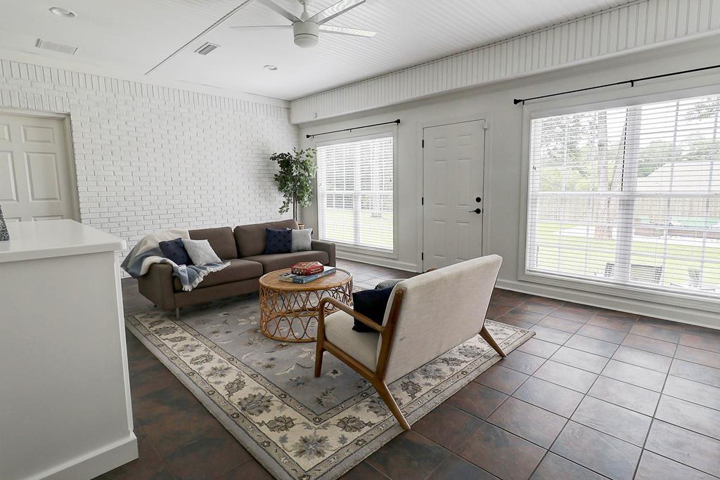 401 Gladstone Way