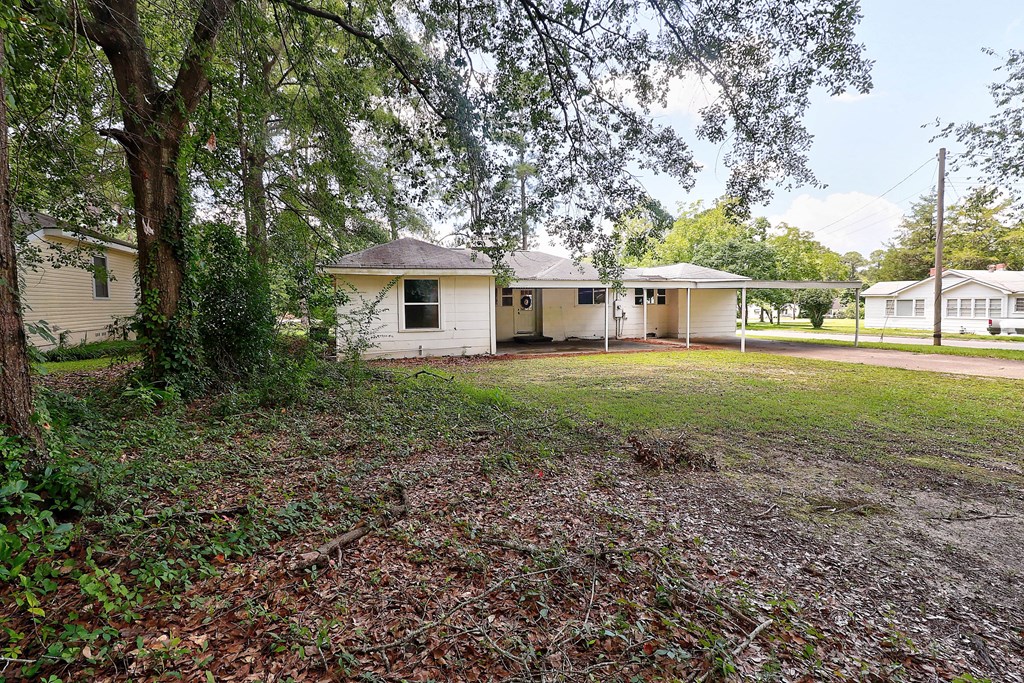 907 Woodland Dr