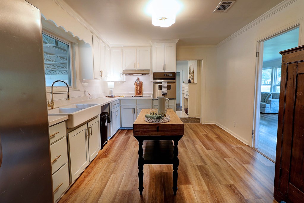 907 Woodland Dr
