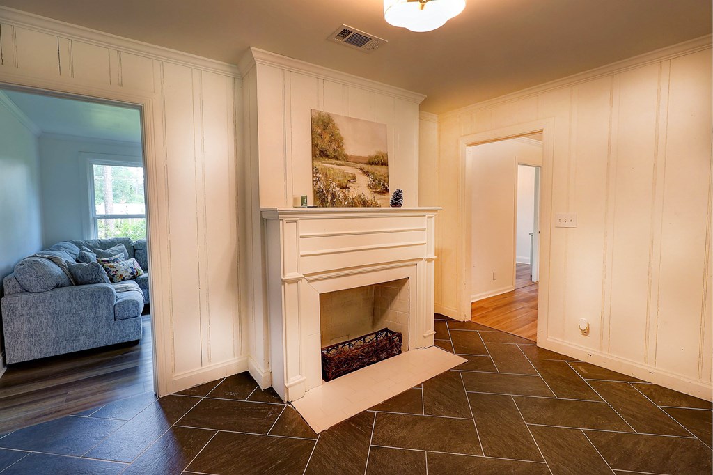 907 Woodland Dr