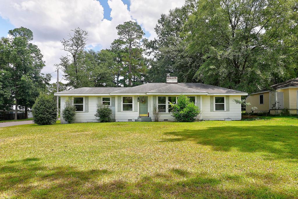 907 Woodland Dr