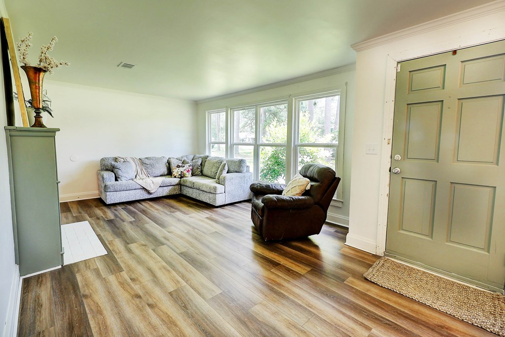 907 Woodland Dr