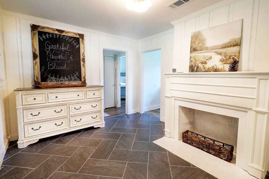 907 Woodland Dr