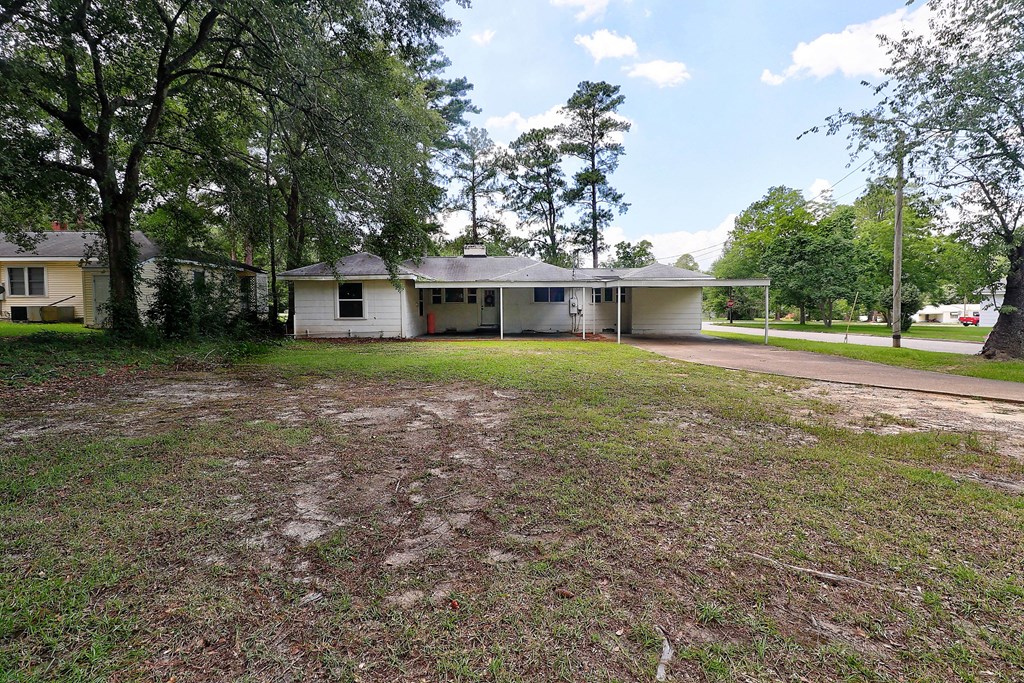 907 Woodland Dr