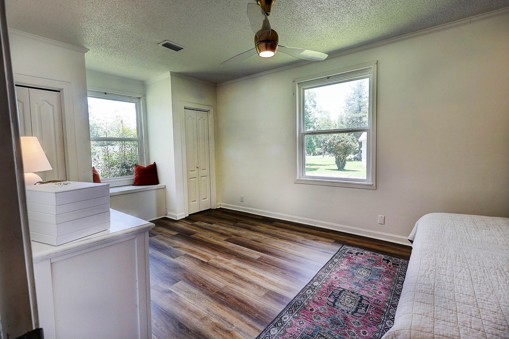 907 Woodland Dr