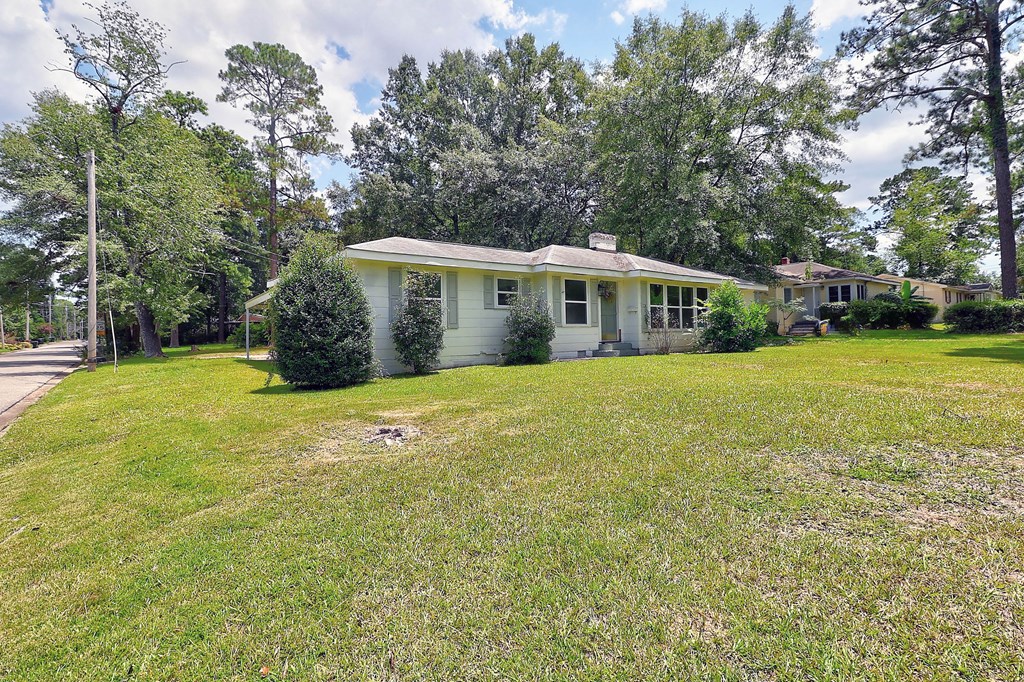 907 Woodland Dr