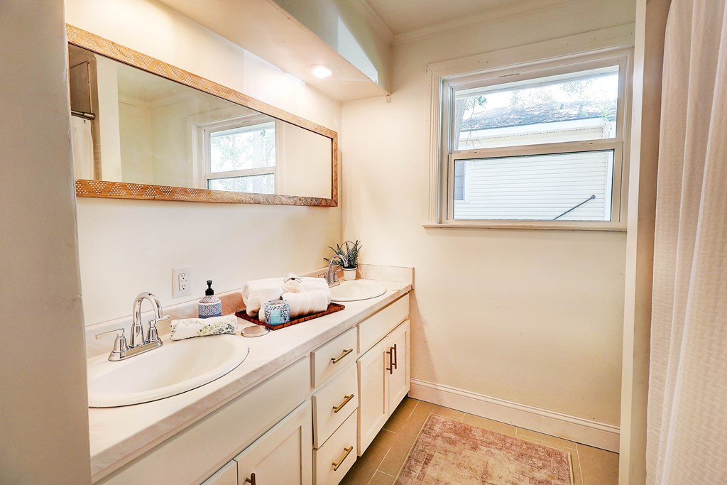 907 Woodland Dr