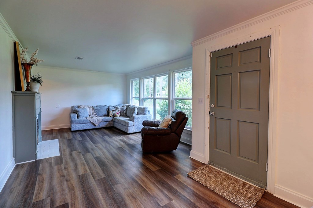 907 Woodland Dr