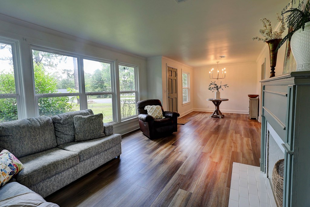 907 Woodland Dr