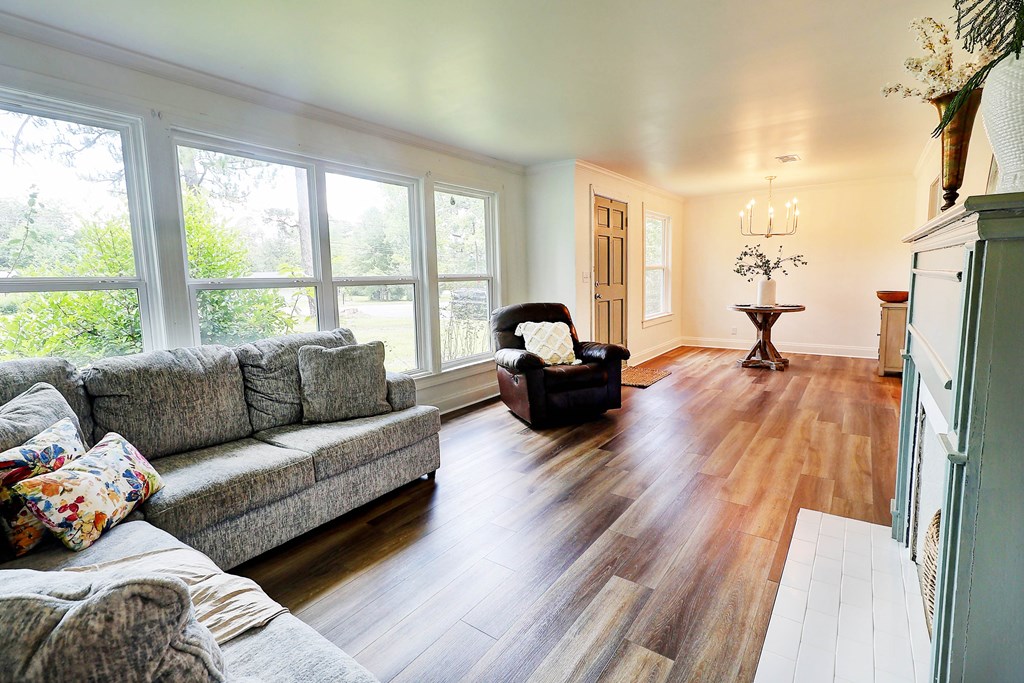 907 Woodland Dr