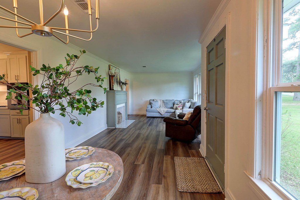 907 Woodland Dr