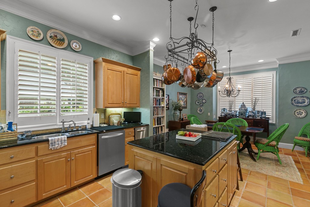 6 Williamsburg Place